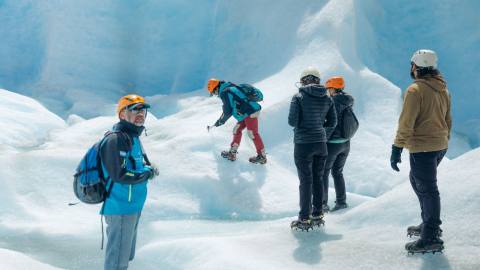 Caminata sobre el glaciar, entre hielo y cielo.