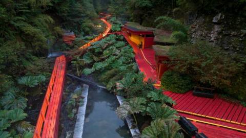 Hot Spring Termas Geométricas