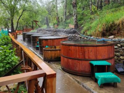 Hot springs with accommodation Manquecura