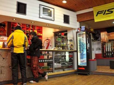 Ski equipment rental Bumps Fischer Pro Shop