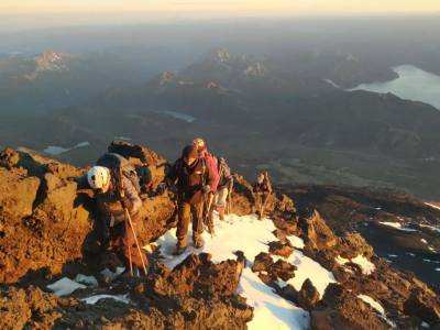 Mountain Guides Vertical Trek Expediciones