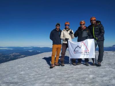 Guías de Montaña Vertical Trek Expediciones