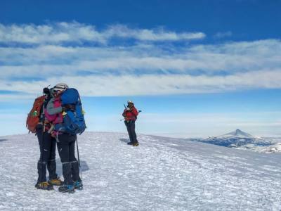 Mountain Guides Vertical Trek Expediciones