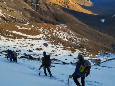 Mountain Guides Vertical Trek Expediciones