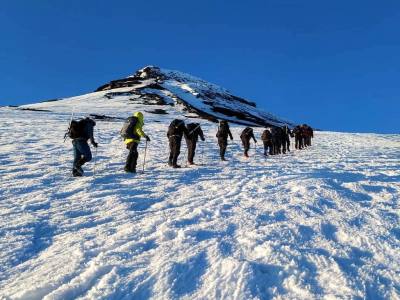 Guías de Montaña Vertical Trek Expediciones