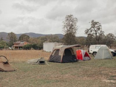 Travellers Camping y Dormis